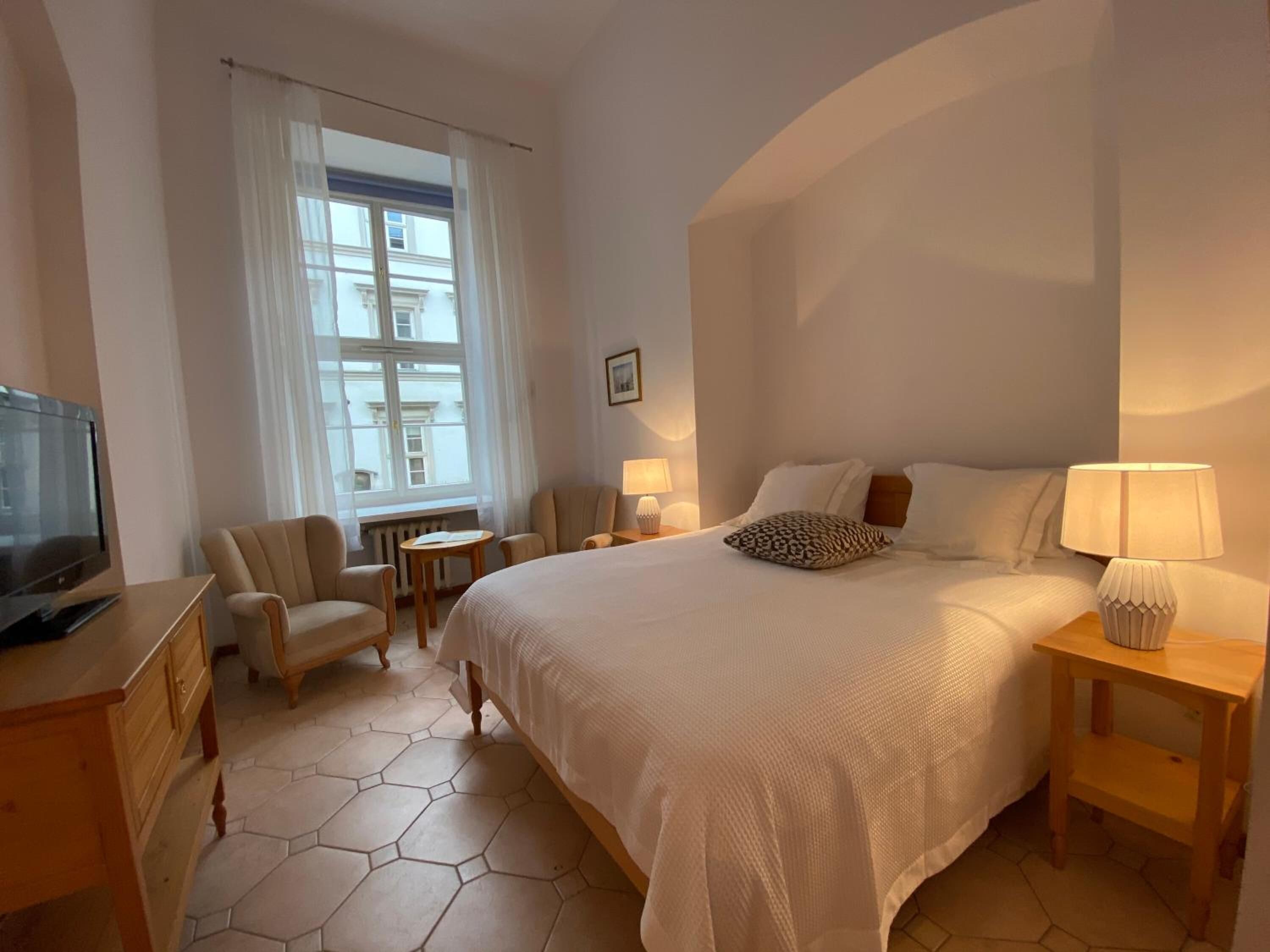 egyptian cotton sheets, hypo-allergenic bedding, memory-foam beds