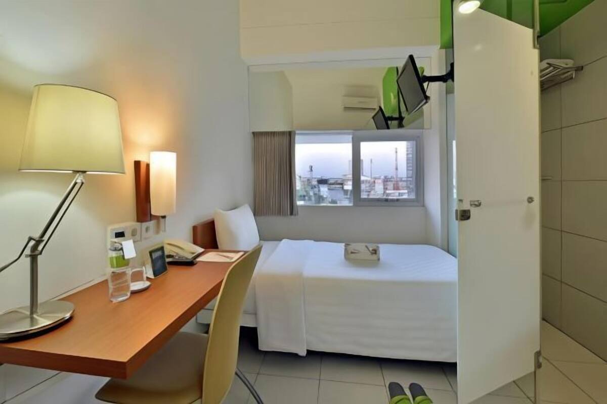 Premium bedding, in-room safe, desk, blackout curtains