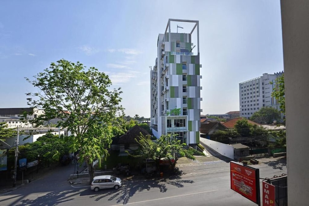 Whiz Hotel Pemuda Semarang by null