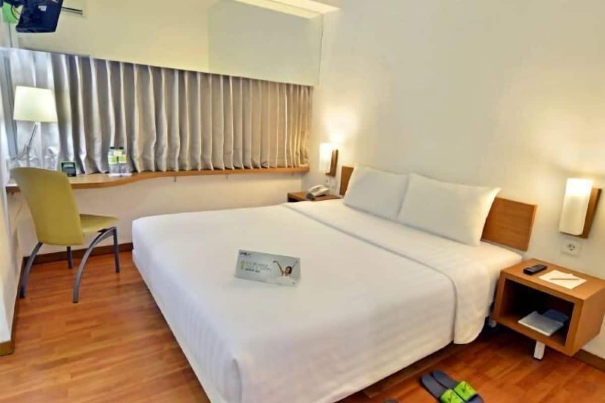 1 bedroom, premium bedding, in-room safe, desk