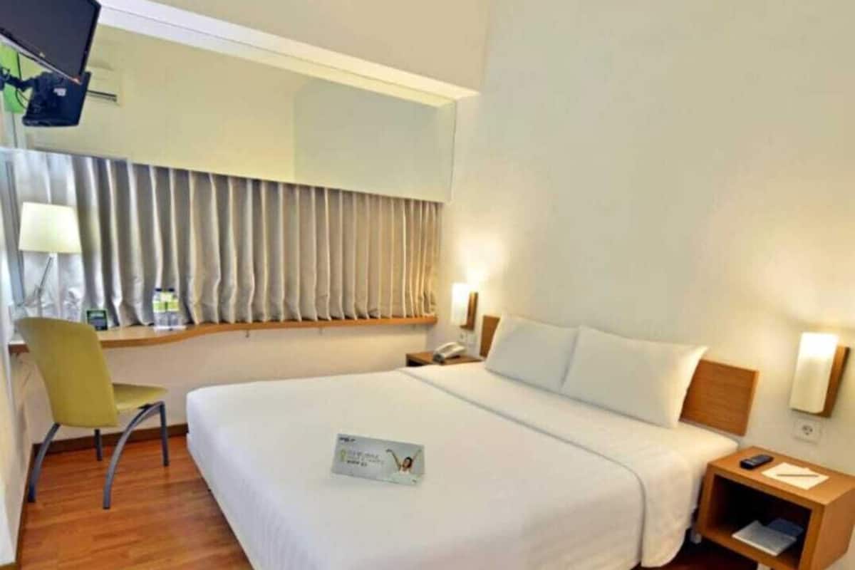 Premium bedding, in-room safe, desk, blackout curtains