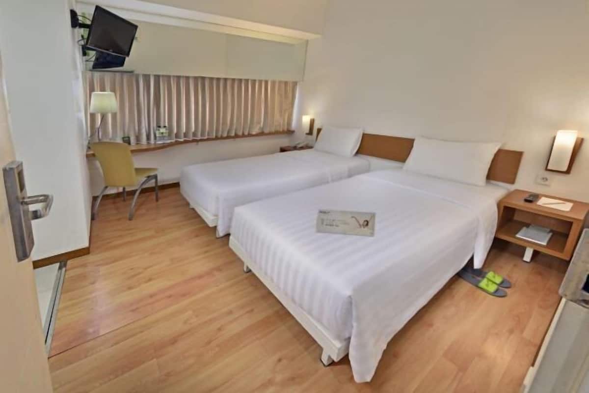 1 bedroom, premium bedding, in-room safe, desk