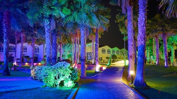 住宿正面 (夜晚)