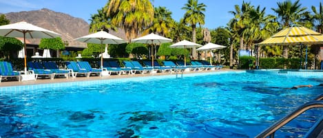 2 piscines a l'aire lliure