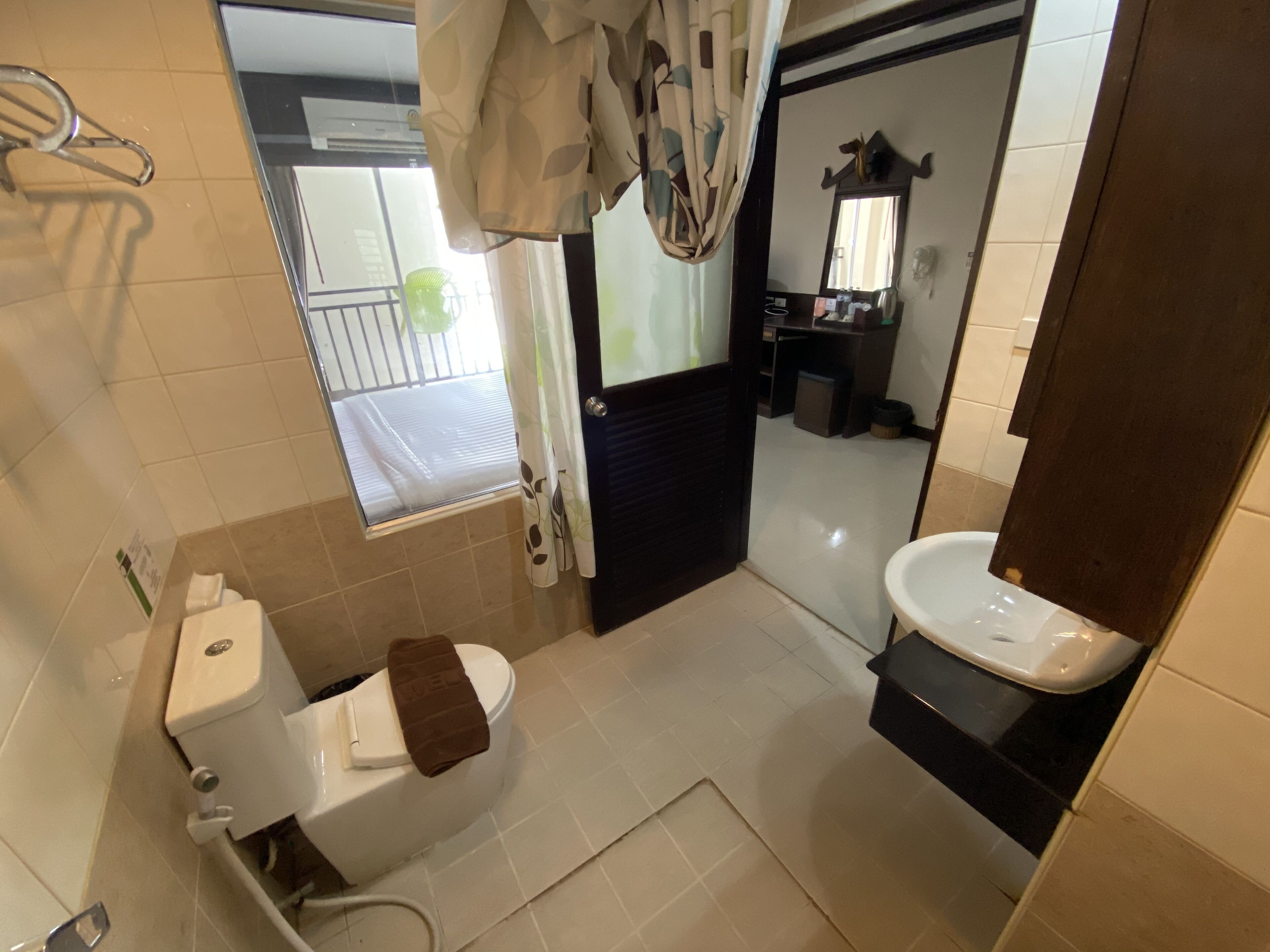 superior room | bathroom | shower, free toiletries, hair dryer, towels