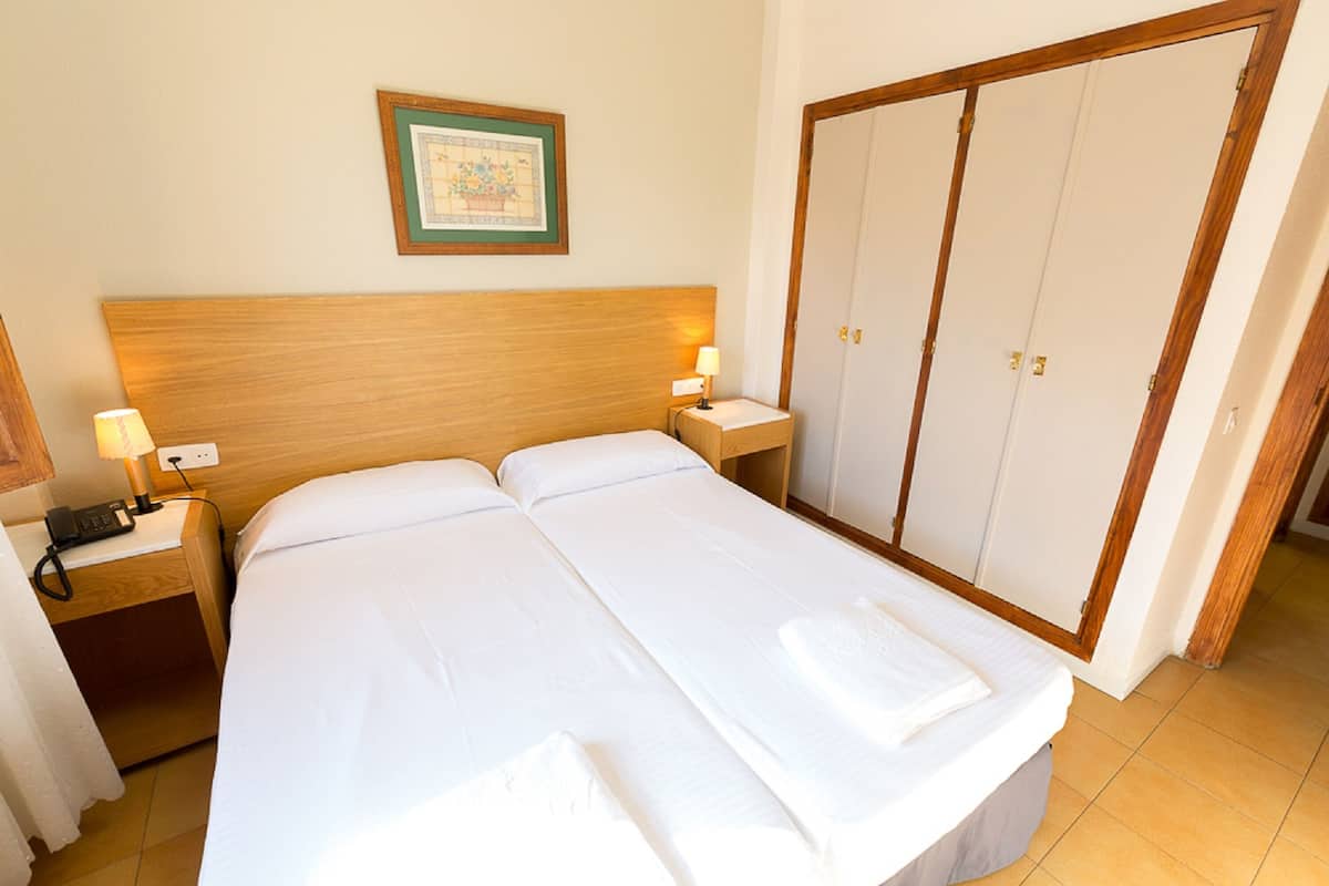 Minibar, desk, free WiFi, bed sheets