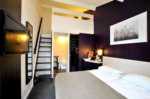 Triple Room | Blackout drapes, iron/ironing board, free WiFi, bed sheets