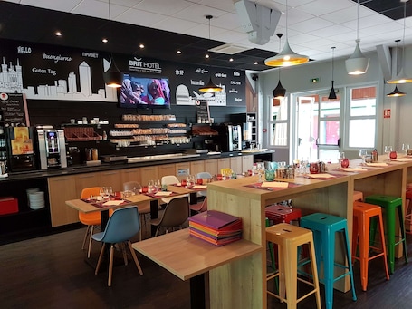 Restaurant. Brit Hotel Confort Lyon Dardilly