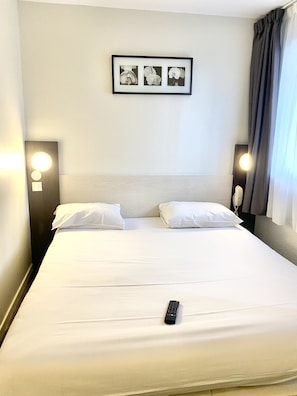 Habitación estándar | Cortinas blackout, tabla de planchar con plancha y wifi gratis