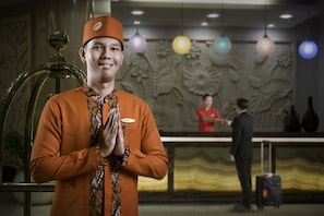 Reception hall - Cavinton Hotel Malioboro Yogyakarta by Tritama Hospitality (Yogyakarta)
