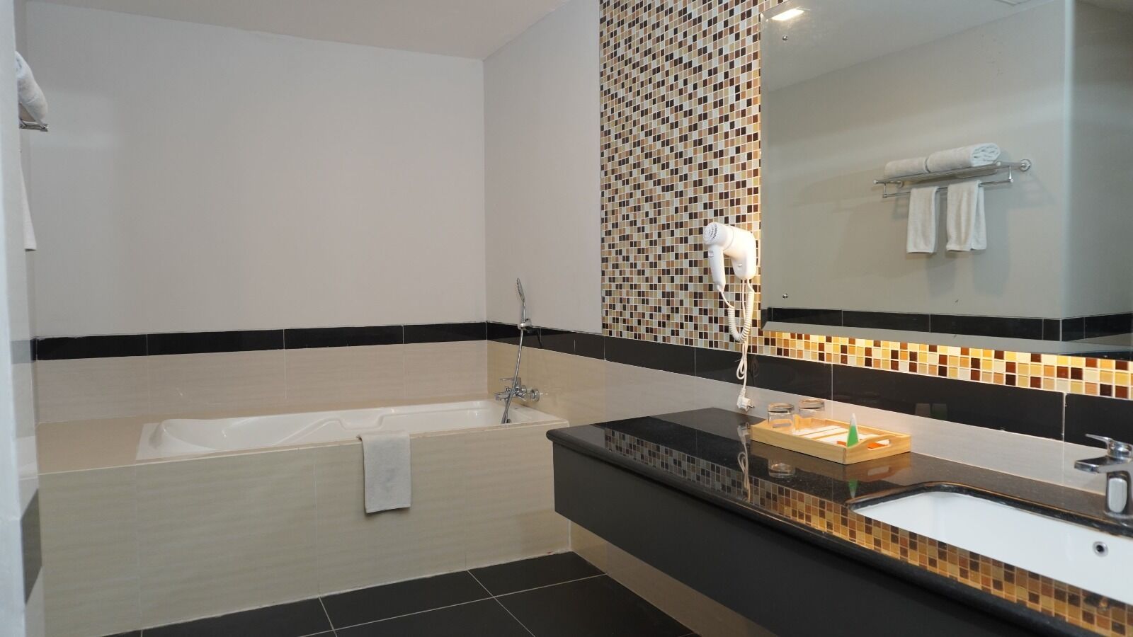 Foto - Cavinton Hotel Malioboro Yogyakarta