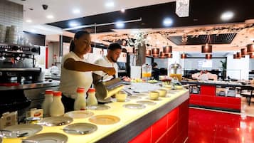 Breakfast (EUR 5 per person)