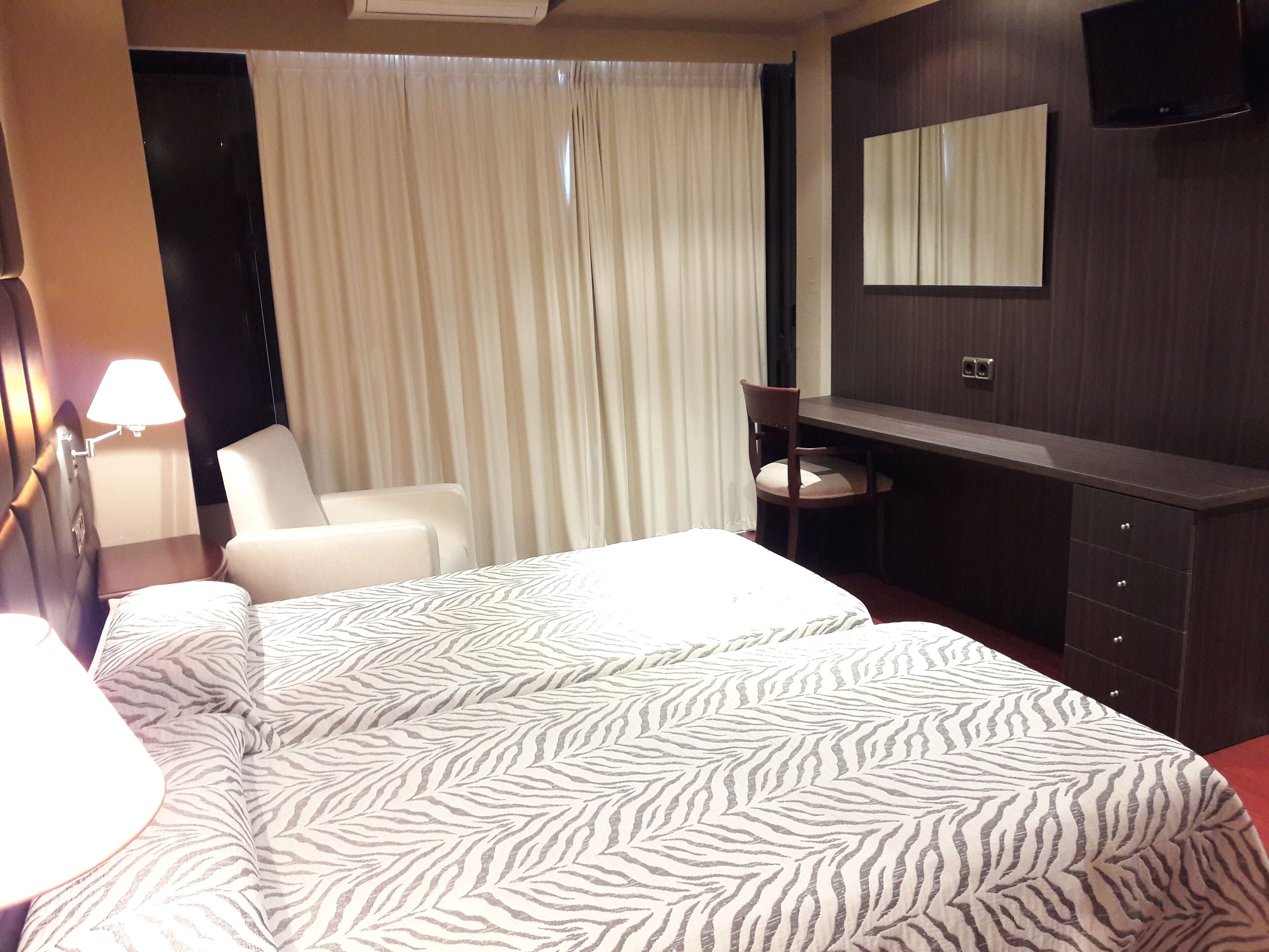 In-room safe, desk, soundproofing, free WiFi