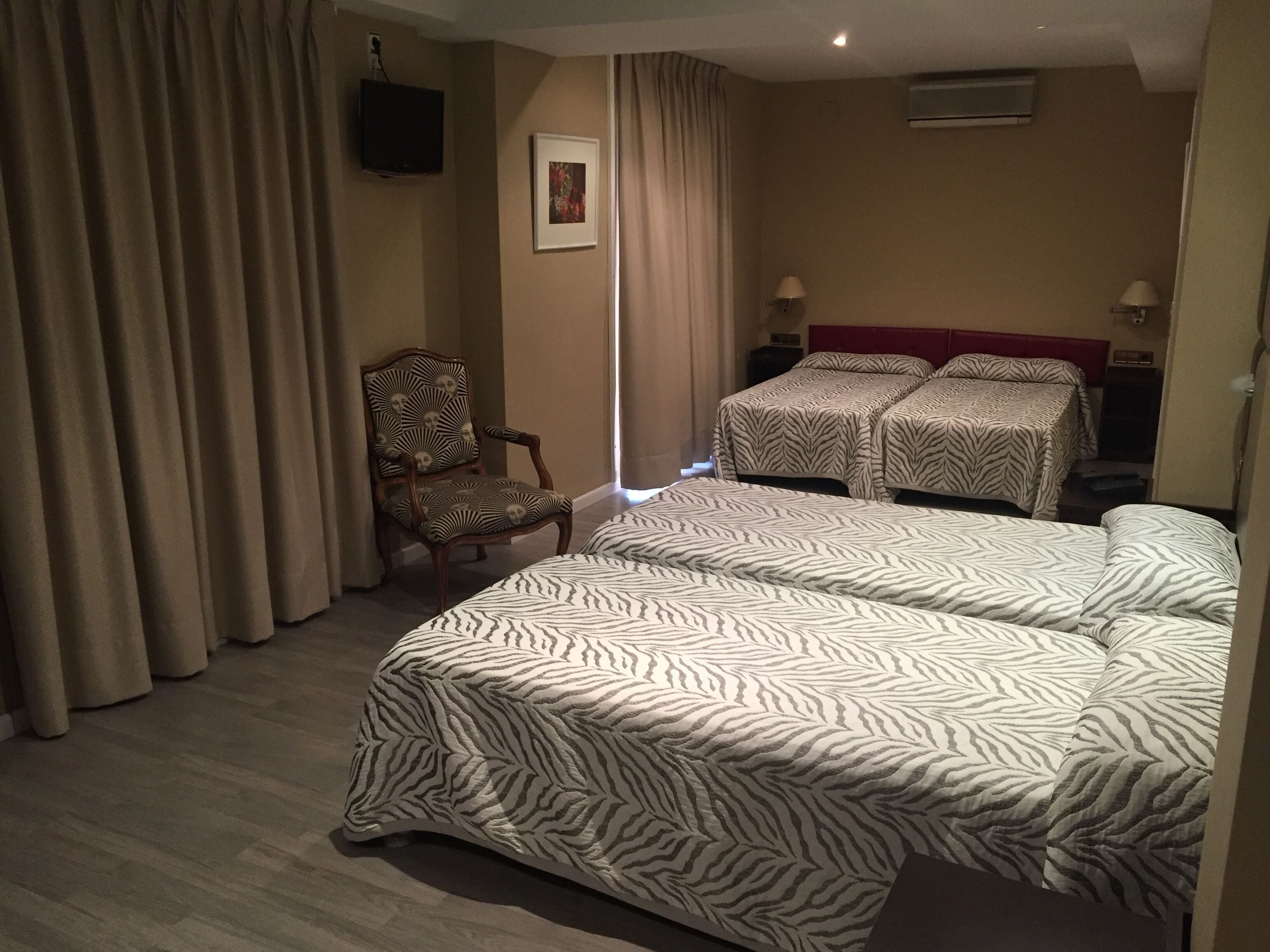 In-room safe, desk, soundproofing, free WiFi