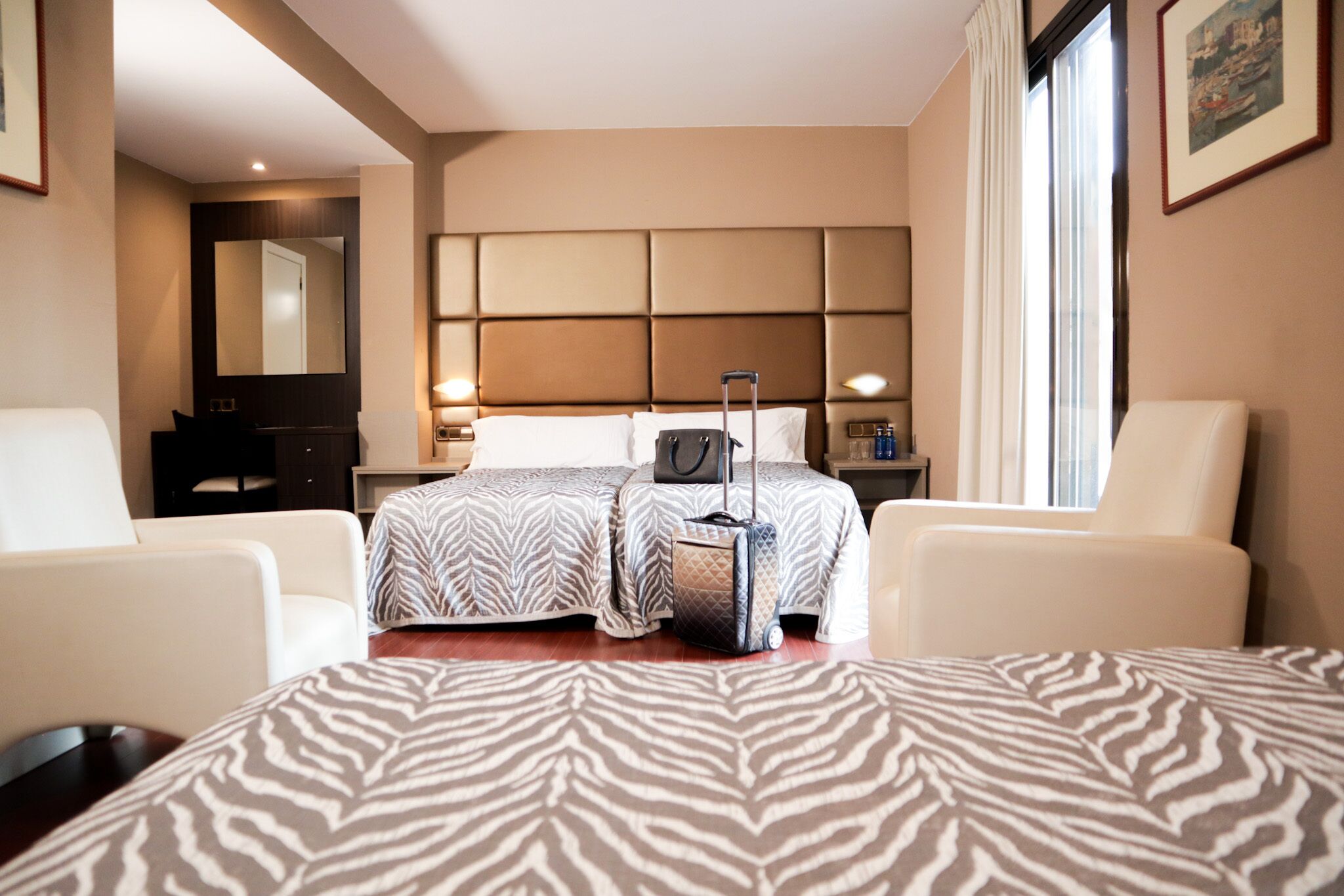 Værelse til 3 personer | Pengeskab på værelset, skrivebord, lydisolering, gratis Wi-Fi