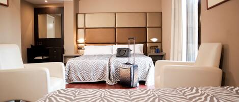 Værelse til 3 personer | Pengeskab på værelset, skrivebord, lydisolering, gratis Wi-Fi