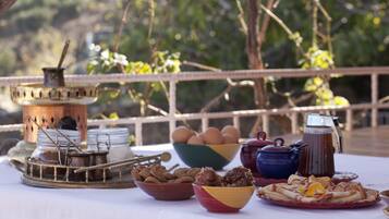 Dagelijks ontbijtbuffet (EUR 9 per persoon)