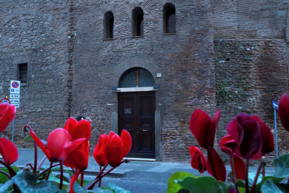 St. Peter' Six Rooms & Suites