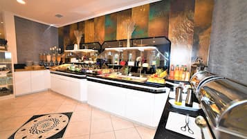 Desayuno buffet todos los días (EUR 5.00 por persona)
