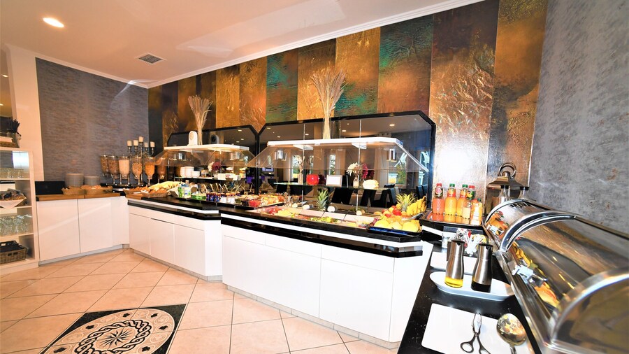 Ascot Hotel