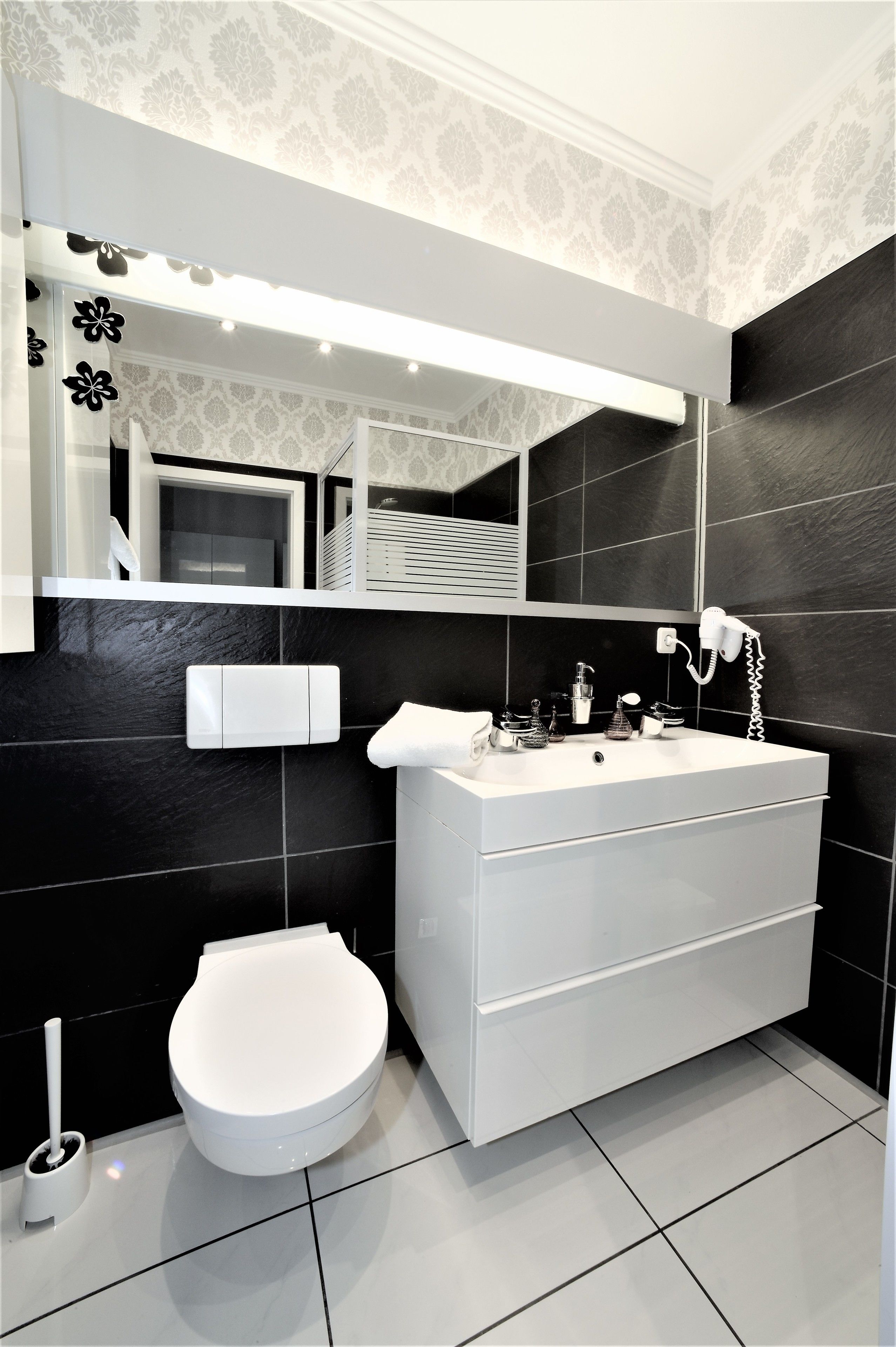 triple room | bathroom sink