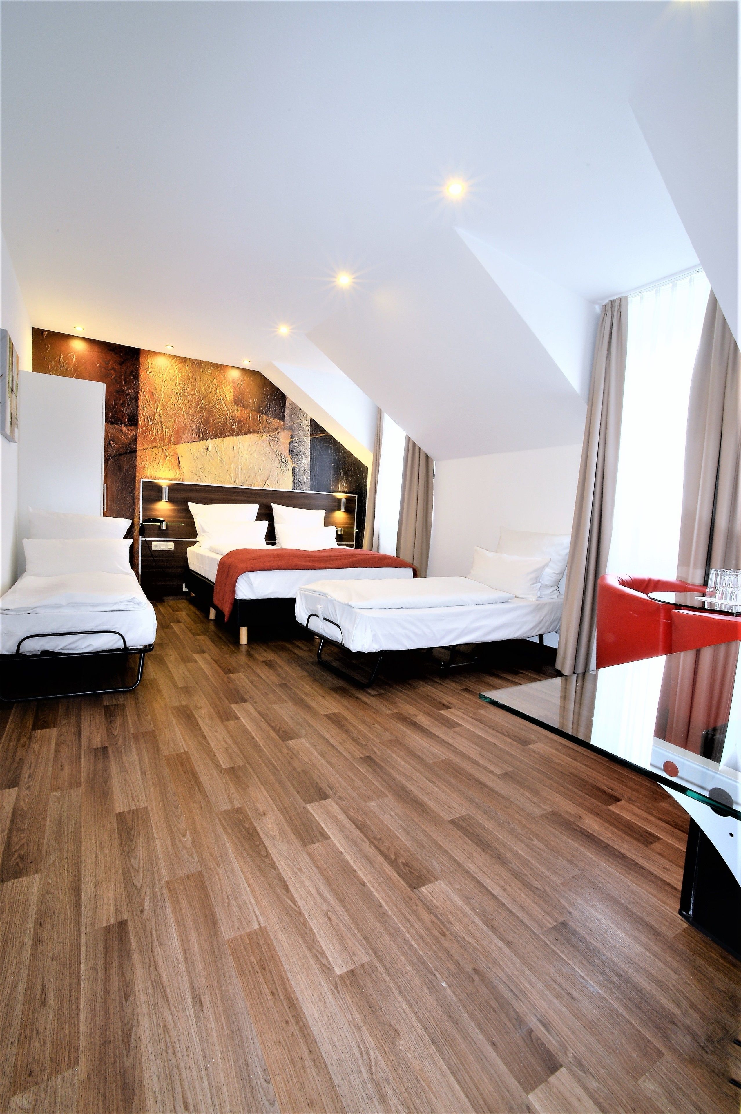 triple room | premium bedding, free minibar, in-room safe, desk
