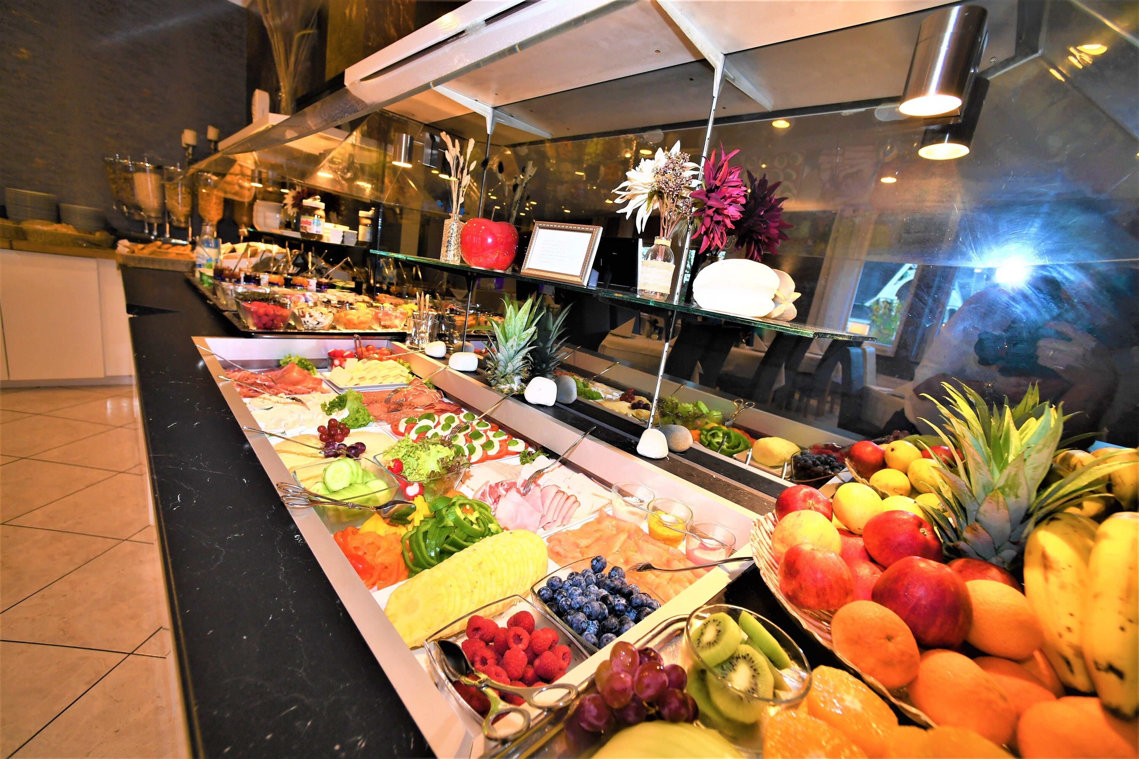 Desayuno buffet todos los días (EUR 5.00 por persona) 