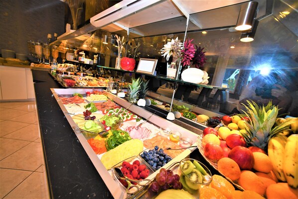 Daily buffet breakfast (EUR 5.00 per person)