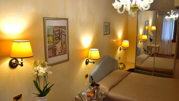 Standard-Doppel- oder -Zweibettzimmer | Minibar, Schreibtisch, schallisolierte Zimmer, kostenloses WLAN