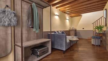 Standard Double or Twin Room | Minibar, desk, soundproofing, free WiFi