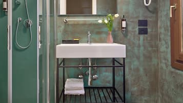 Standard Double or Twin Room | Bathroom | Shower, hair dryer, bidet, towels