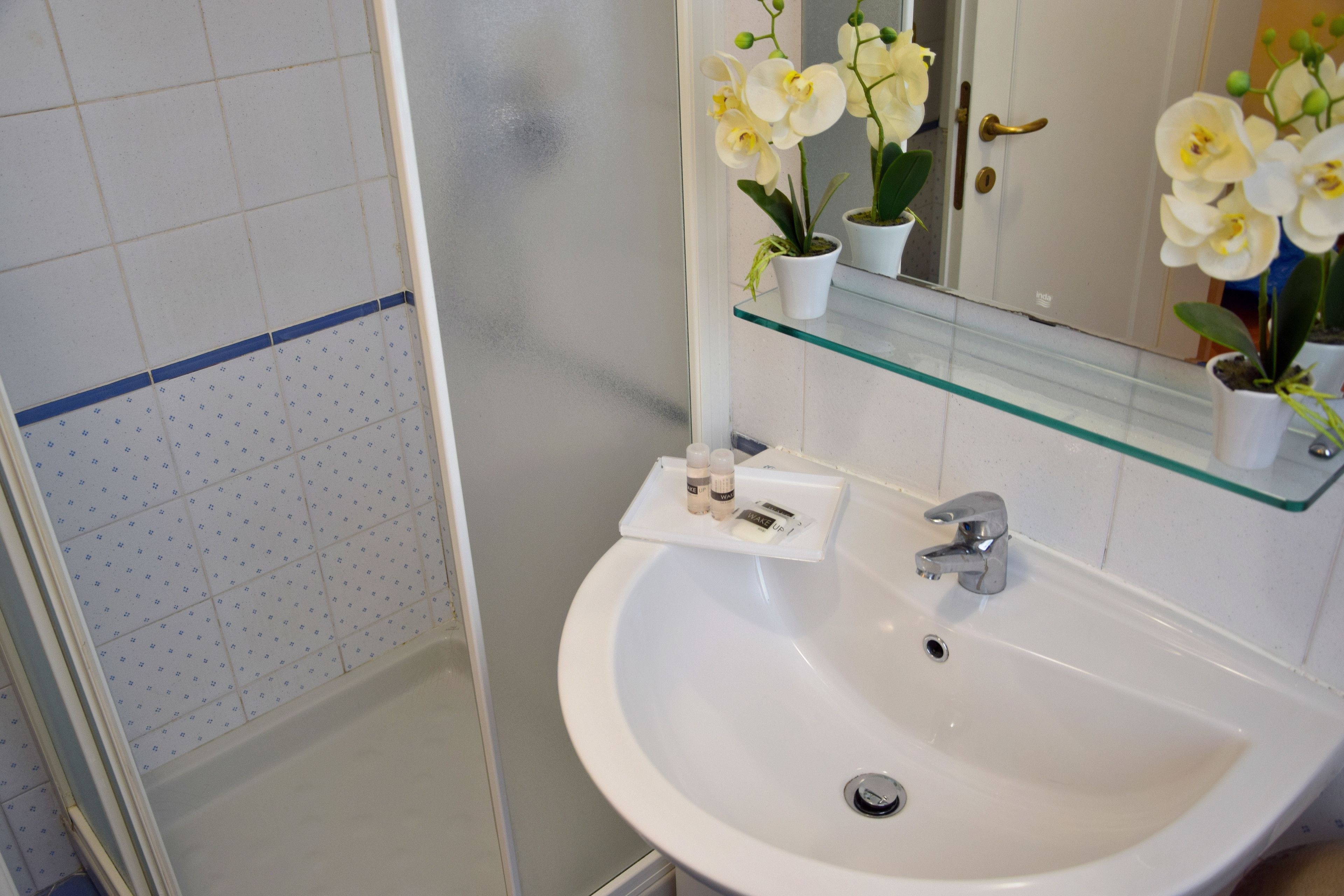 Dusj, hårføner, bidé og håndklær