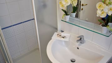 Dusj, hårføner, bidé og håndklær