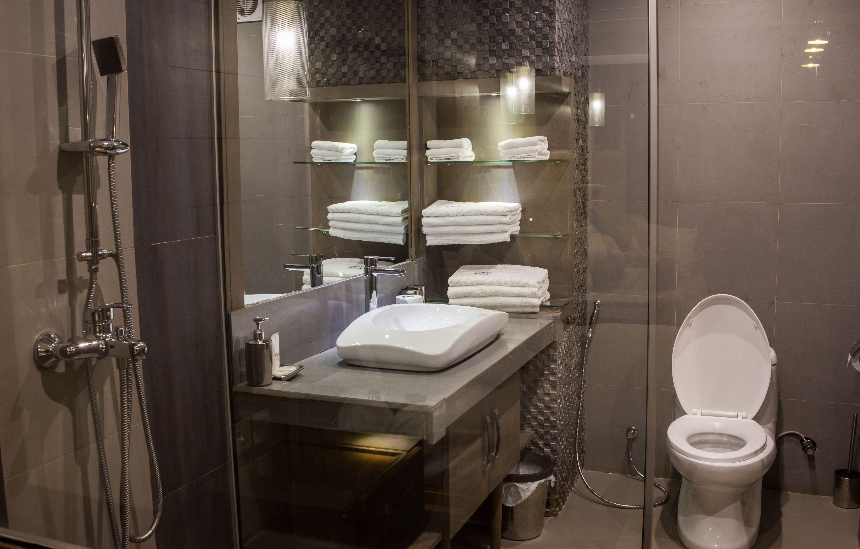 shower, free toiletries, towels