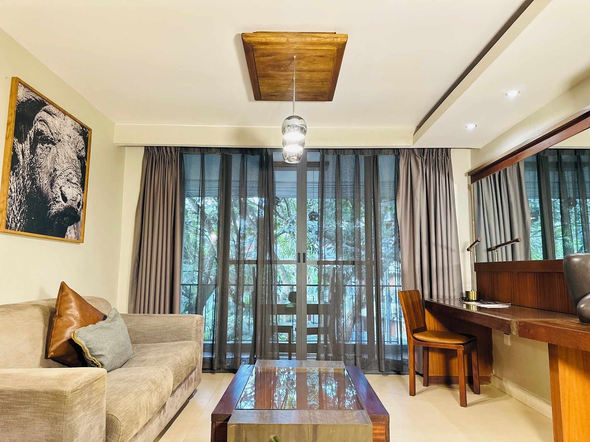 Executive Room, 1 Bedroom | Living area | 40-inch LED TV with premium channels, TV