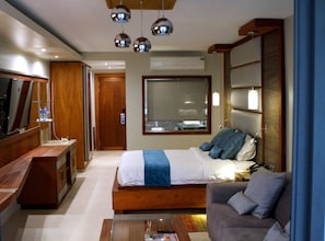 Executive Room, 1 Bedroom | Frette Italian sheets, premium bedding, in-room safe