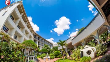 Fachada de la propiedad por la tarde o noche