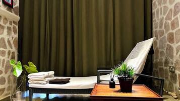 Pijat jaringan dalam, pijat Swedia, pijat Thailand, dan body scrub