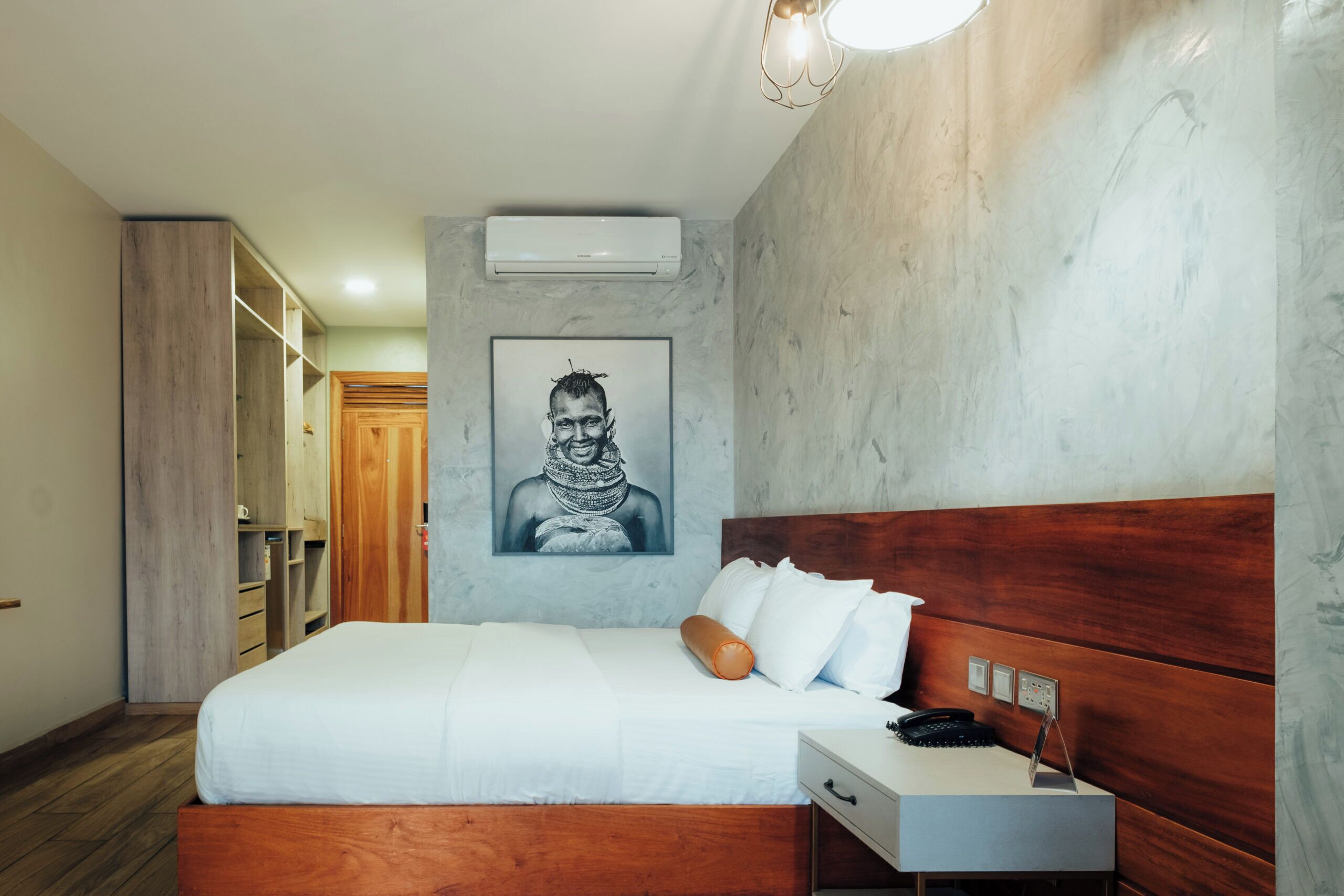 義大利 Frette 床單、高級寢具、客房內保險箱、書桌