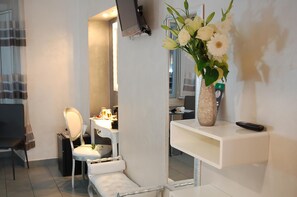 1 Schlafzimmer, Minibar, Zimmersafe, Schreibtisch