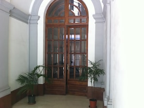 Property entrance - Relais Cavour Inn (Rome)