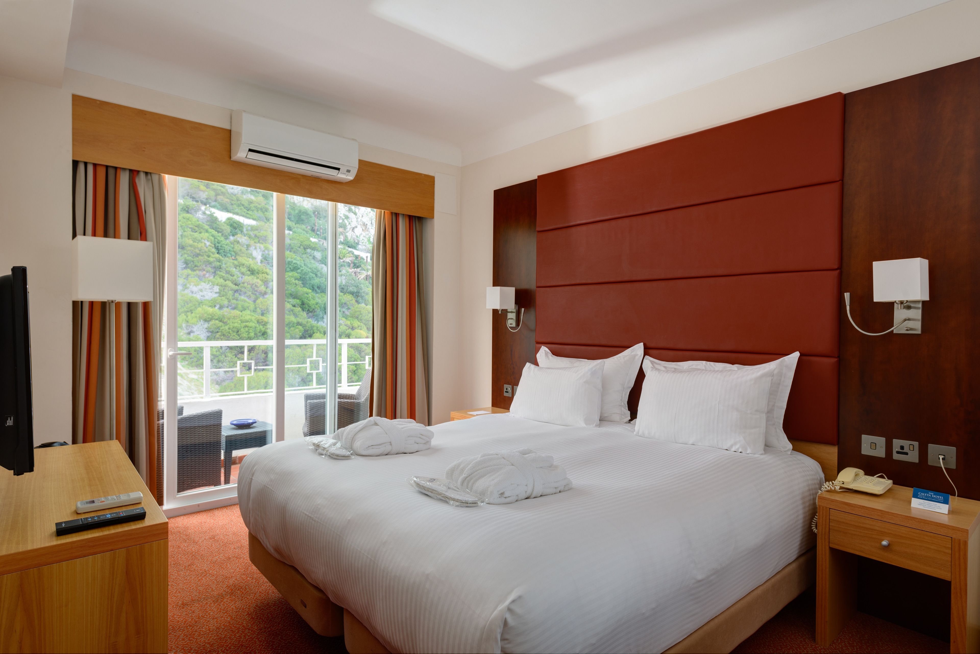 Ropa de cama de alta calidad y artículos del minibar gratis 