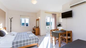 Basic Studio, 1 Bedroom | Private kitchenette | Fridge, microwave, stovetop, coffee/tea maker