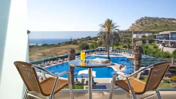 Superior Triple Room, Sea View | In-room safe, bed sheets