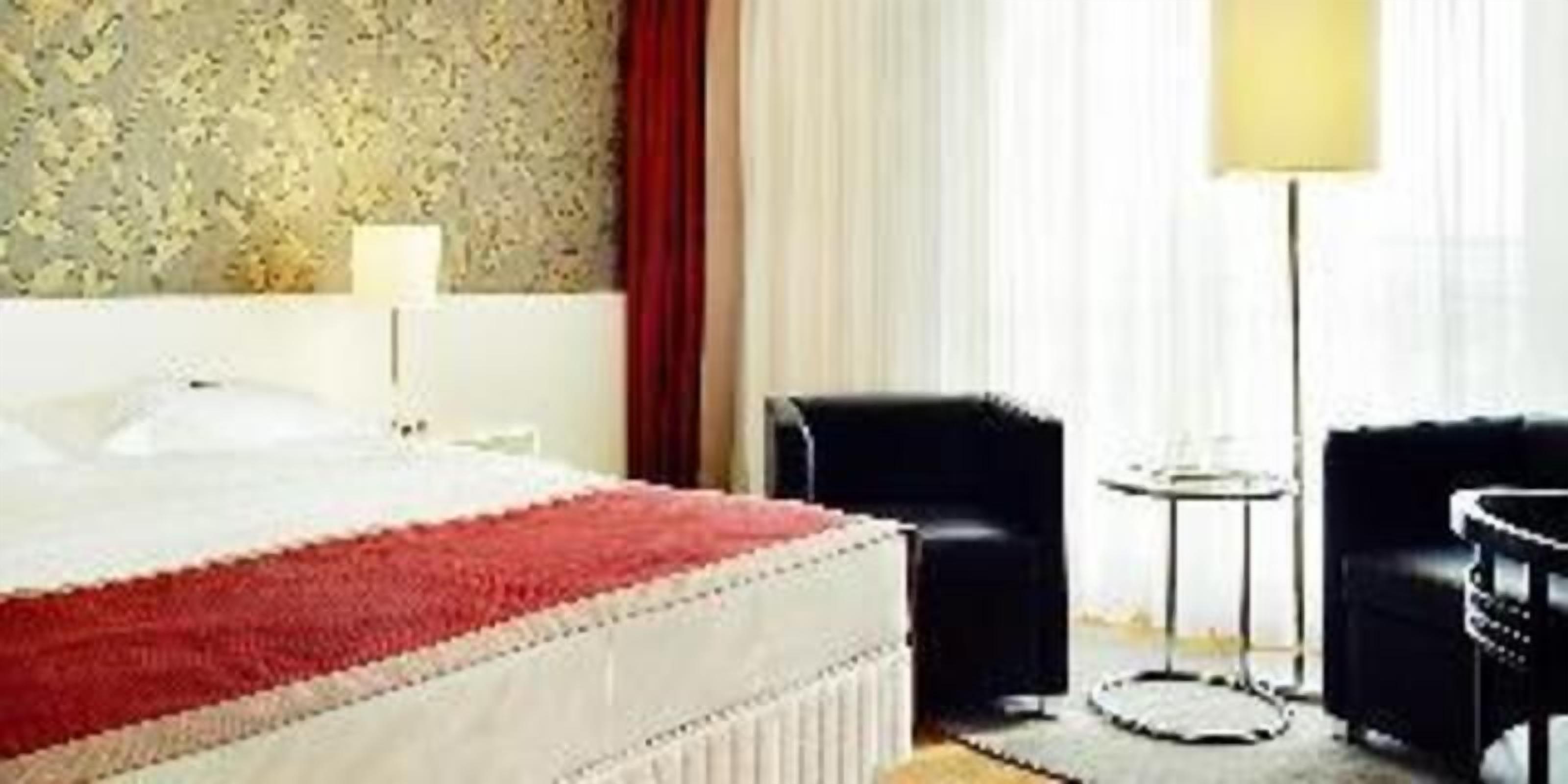 Premium bedding, minibar, in-room safe, desk