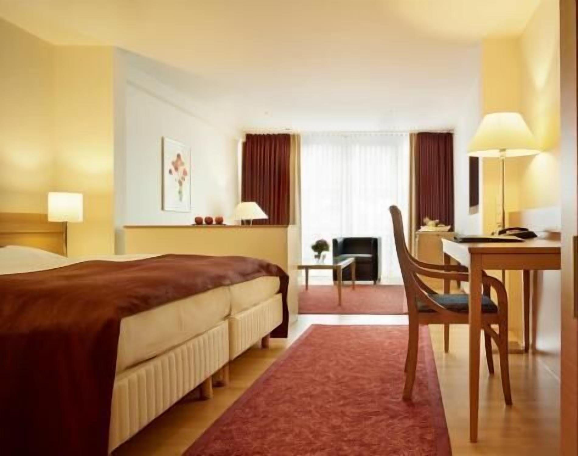 Premium bedding, minibar, in-room safe, desk