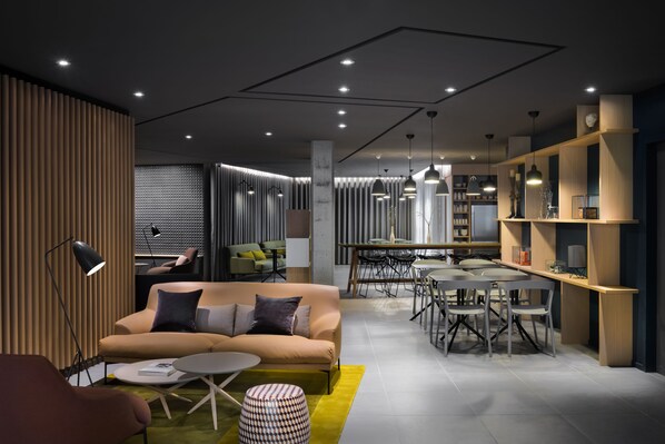 Relax in a stylish space with a sofa, dining table, and fully equipped kitchen.
