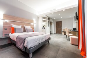 Minibar, in-room safe, desk, blackout drapes - Le Saint Paul Hôtel (Nice)