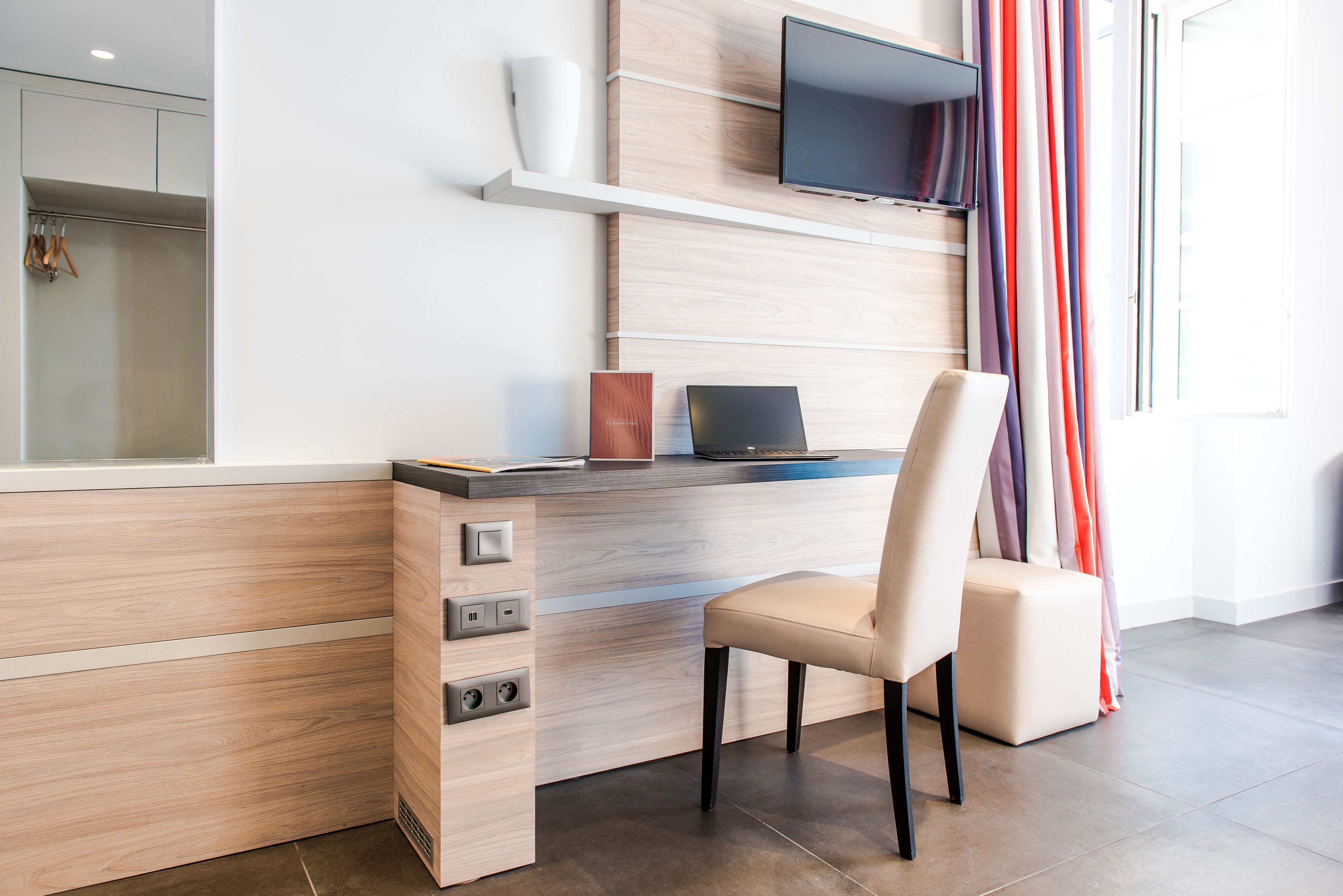 suite, sea view | in-room business centre