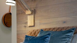 A bed with a wooden headboard, two pillows, and a bedside lamp. - Hezelhof Hotel (Dinkelsbuehl)